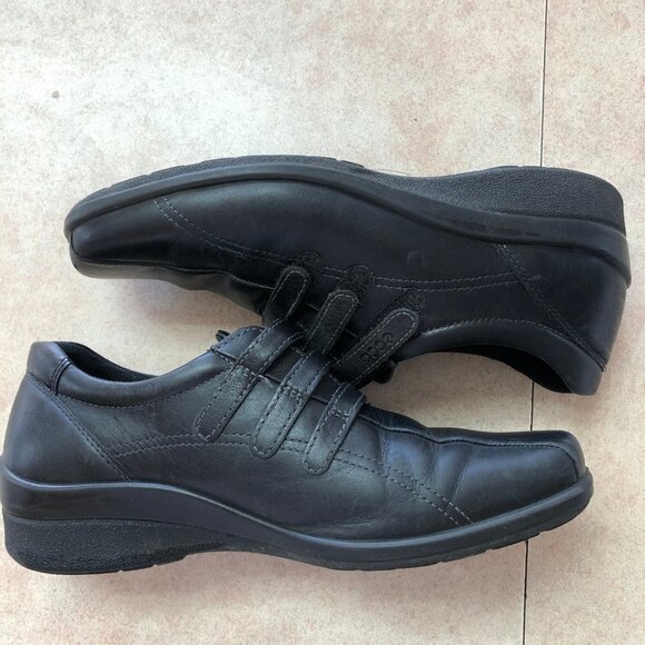 Ecco Light 3 Strap Shock Point Classic Leather Shoes - Picture 3 of 9